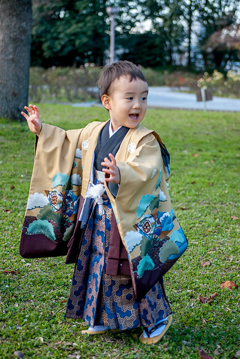 羽織はエンジ色七五三 袴