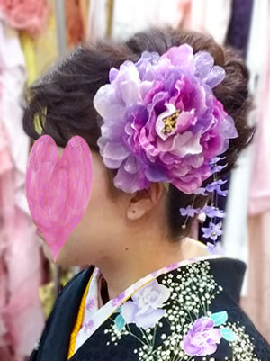 袴の髪飾り紫の花飾り