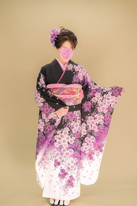 成人式振袖黒紫白花柄～前撮り写真 | 着物レンタルなら尼崎武庫之荘Lemon